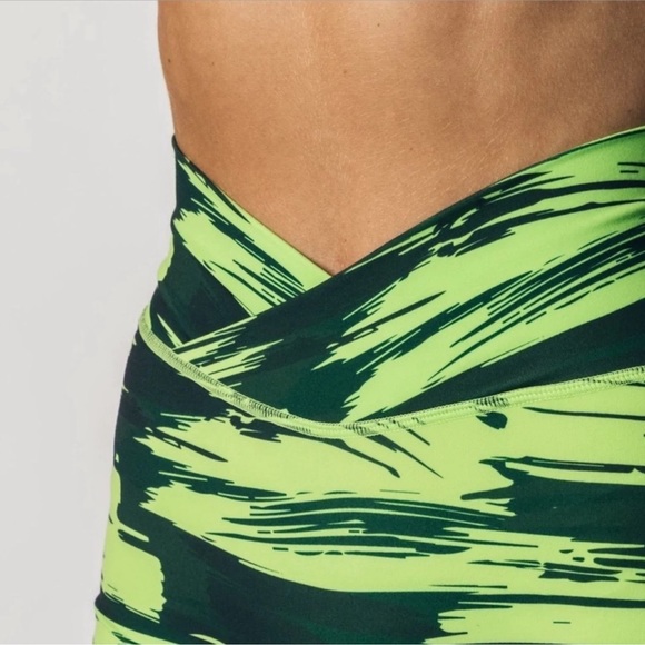 NWT Alphalete Surface Power Leggings Canvas Camo XS - Picture 2 of 9